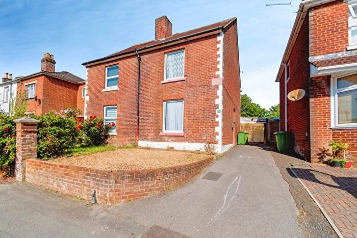 3 Bedroom Semi Detached House For Sale In Kent Road, Southampton, Hampshire, SO17