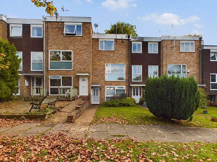 2 Bedroom Maisonette To Rent In Hyde Heath Court, Crawley, RH10