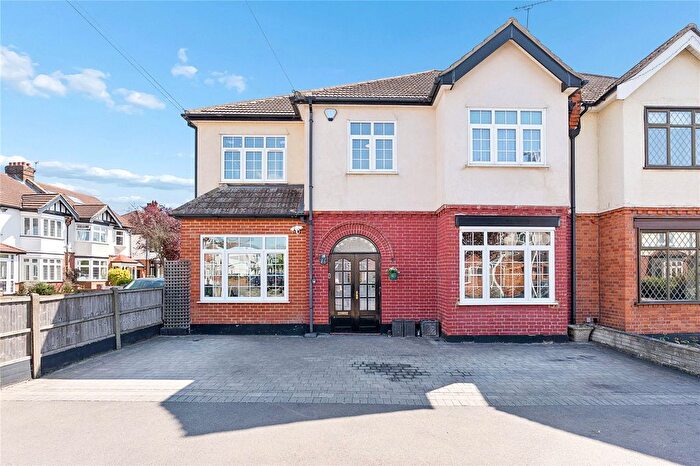 5 Bedroom Semi Detached House For Sale In Cranborne Gardens, Upminster, RM14