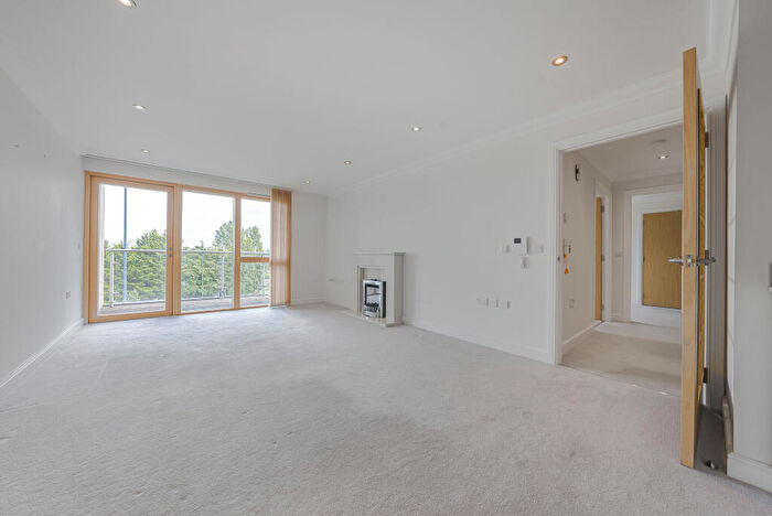 2 Bedroom Apartment For Sale In Castle View, Windsor, SL4