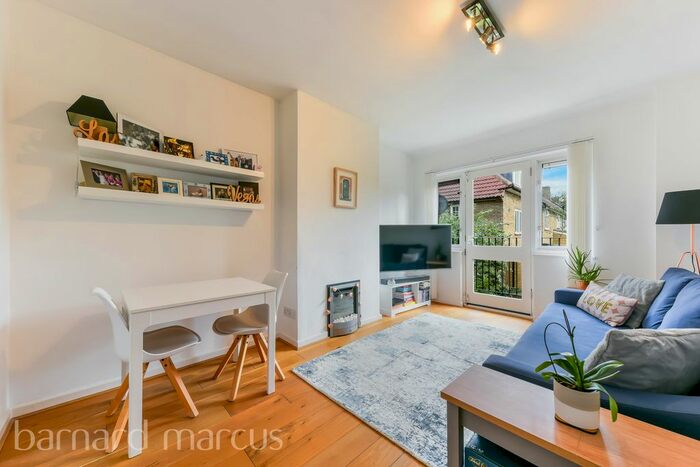 2 Bedroom Flat To Rent In Hawkesbury Road, Putney, SW15