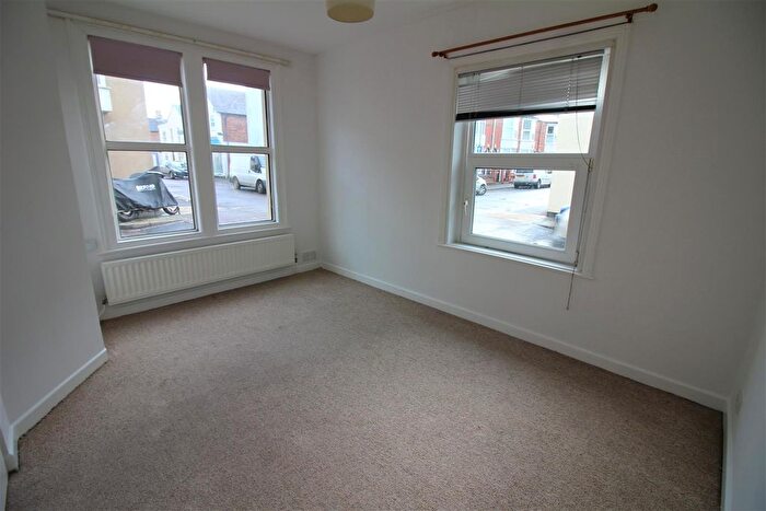 1 Bedroom Flat To Rent In Brownlow Street, Weymouth, DT4