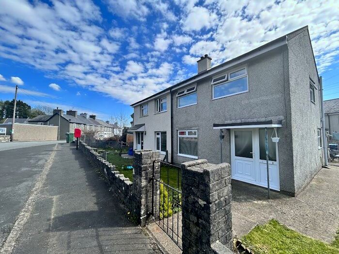 3 Bedroom House To Rent In Bro Pedr Ffardd, Garndolbenmaen, LL51