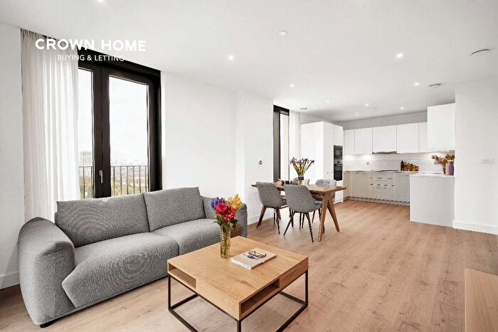 2 Bedroom Flat To Rent In Menara Point, Affinity View, Twelvetrees Park, West Ham, E16