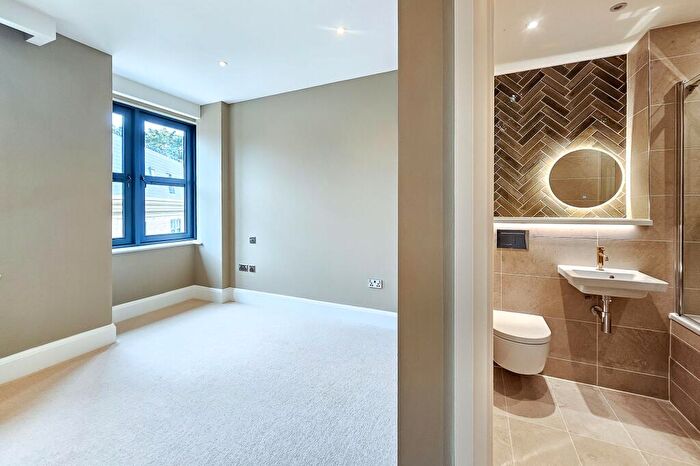 2 Bedroom Apartment To Rent In Windsor Court, Clarence Drive, HG1