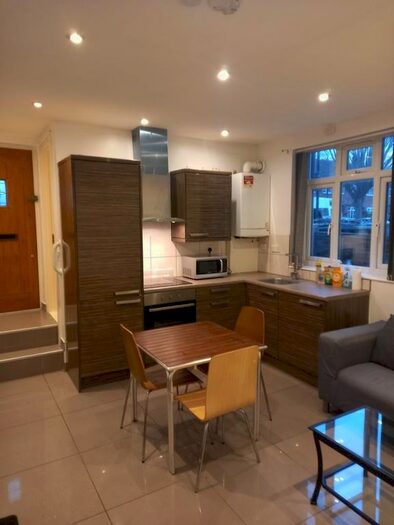 2 Bedroom Flat To Rent In Manor Road, London N17