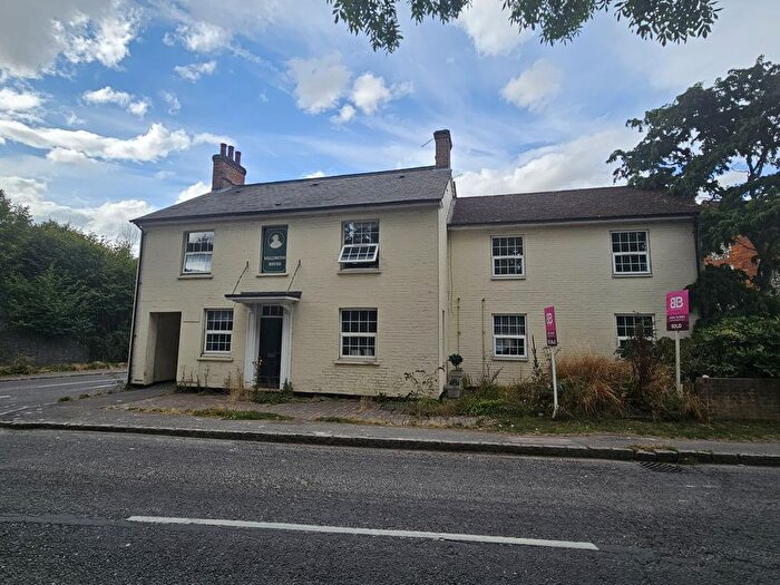 2 Bedroom Flat For Sale In Flat Wellington House, Lower Icknield Way, Princes Risborough, Buckinghamshire, HP27