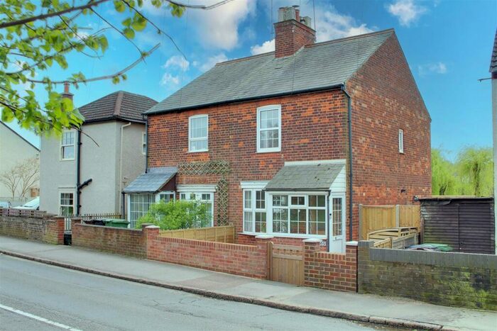 2 Bedroom Semi-Detached House For Sale In High Street, Colney Heath, AL4