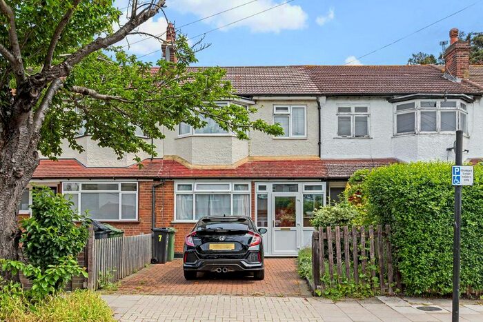 3 Bedroom Property To Rent In Glenister Park Road, London, SW16