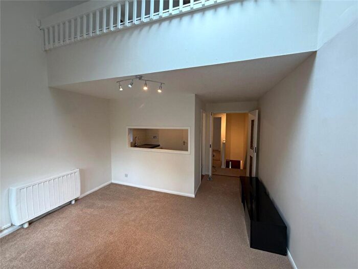 2 Bedroom Maisonette For Sale In Trafalgar Place, Hermon Hill, London, E11