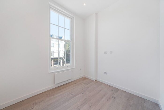 2 Bedroom Flat For Sale In Deptford High Street, London, SE8