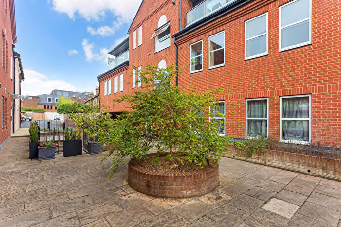 1 Bedroom Flat For Sale In Frances Road, Windsor, SL4