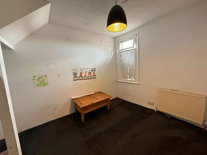 2 Bedroom Flat To Rent In Ilford, IG1