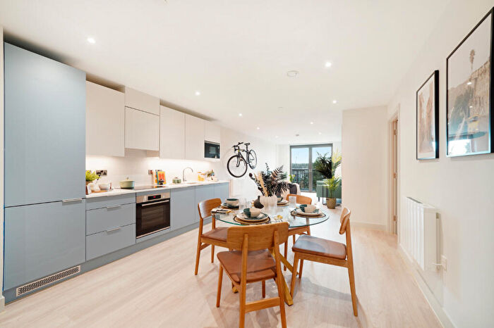 2 Bedroom Apartment To Rent In The Oakgate, KT22