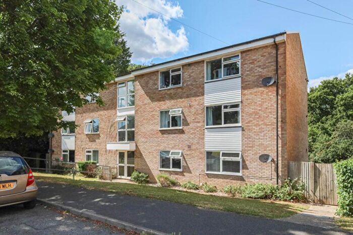 2 Bedroom Flat For Sale In Red River Court, Redford Avenue, RH12