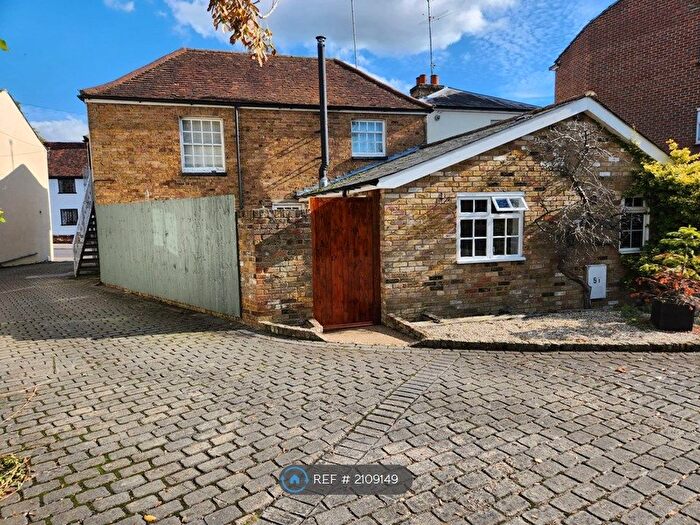 2 Bedroom Maisonette To Rent In High Street, Ongar, CM5