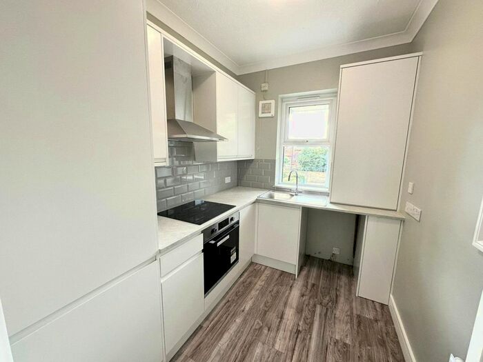 1 Bedroom Flat To Rent In Hithermoor Road, Staines, TW19