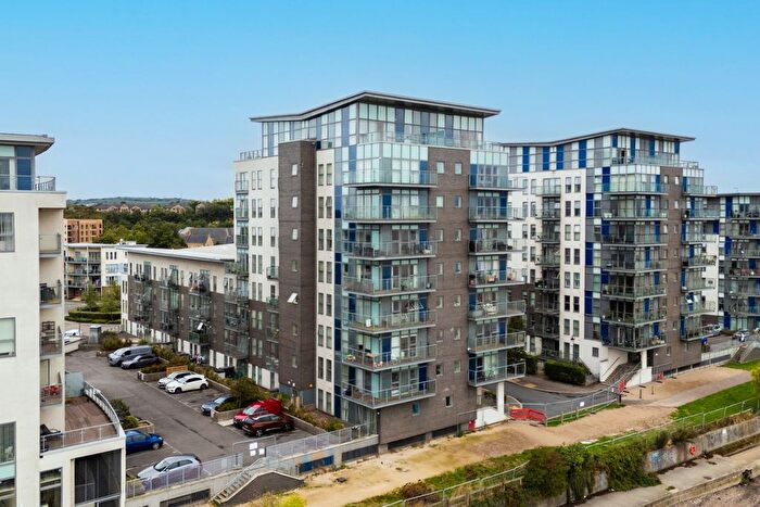 2 Bedroom Flat For Sale In Darbyshire House, Clovelly Place, Greenhithe, Kent, DA9