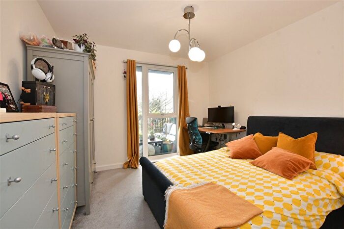 1 Bedroom Flat For Sale In Academy Way, Loughton, Essex, IG10