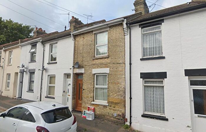 3 Bedroom Terraced House To Rent In Kimberley Road, Gillingham, ME7