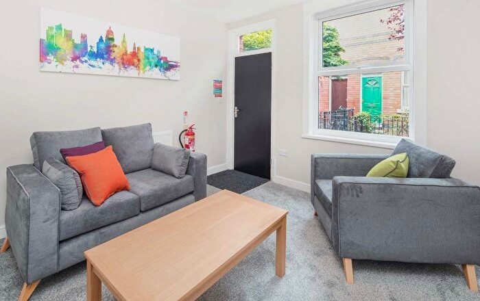 2 Bedroom House To Rent In Stanley Road, Nottingham, NG7