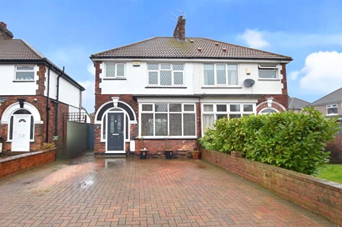 3 Bedroom Semi-Detached House For Sale In Campden Crescent, Cleethorpes, DN35