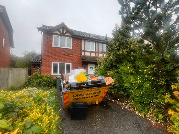 4 Bedroom Semi Detached House To Rent In Long Meadow Close, West Wickham, BR4