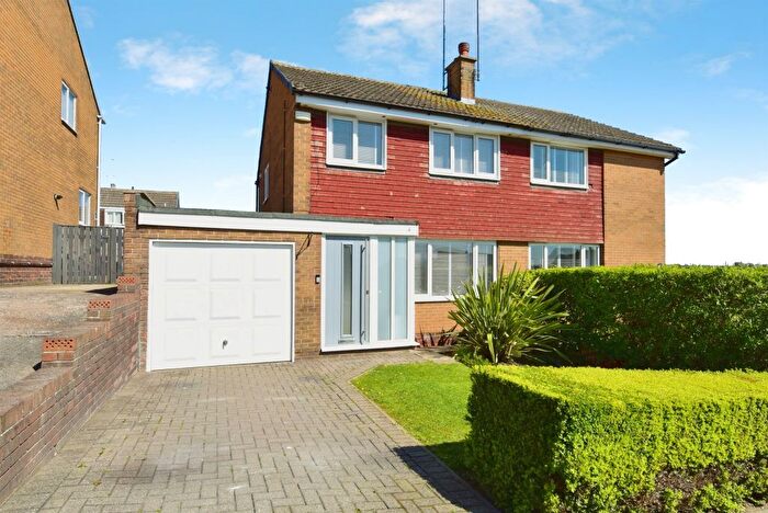 3 Bedroom Semi Detached House For Sale In Eagle View, Aston, Sheffield, S26