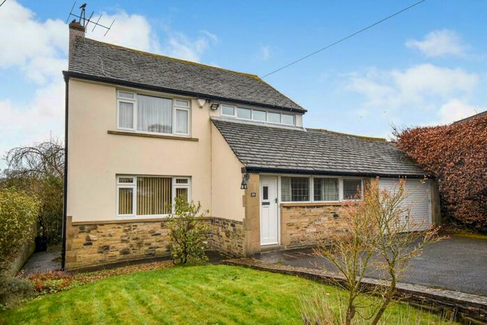 3 Bedroom Detached House For Sale In Ferrands Park Way, Harden, Bingley, BD16