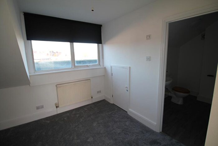 1 Bedroom Flat To Rent In Mare Street, Hackney, London, E8