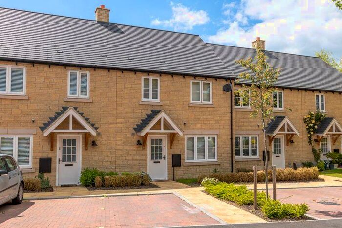 3 Bedroom Semi-Detached House To Rent In Drew Close, Abingdon, OX13