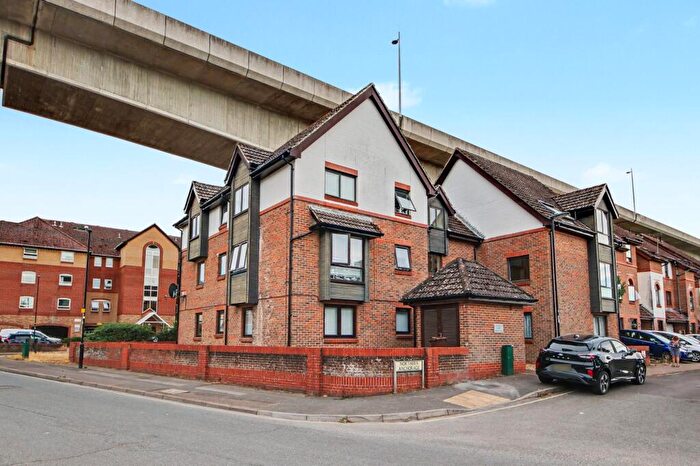 1 Bedroom Flat For Sale In Northern Anchorage, Hazel Road, SO19