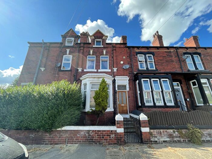 4 Bedroom Terraced House For Sale In Aberdeen Grove, Leeds, LS12