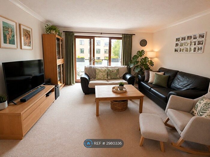 2 Bedroom Flat To Rent In Etchingham Park Road, London, N3