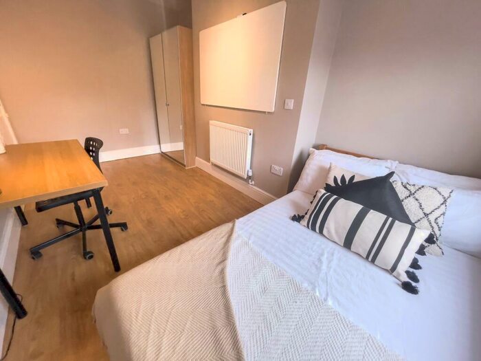 5 Bedroom Flat To Rent In Hardman Street, L1