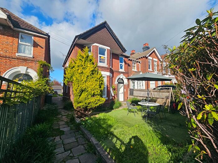 2 Bedroom Flat To Rent In Winchester Road, Southampton, SO16