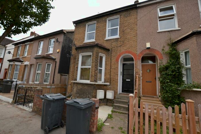 1 Bedroom Flat To Rent In Alexandra Road, East Croydon, Surrey, CR0