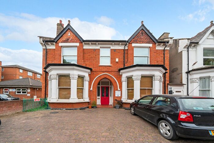 2 Bedroom Flat For Sale In Gordon Road, Ealing, W5