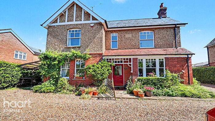 4 Bedroom Detached House For Sale In Park Road, Westoning Village, MK45