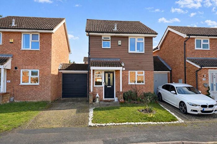 2 Bedroom Link Detached House For Sale In Caernarvon, Frimley, GU16
