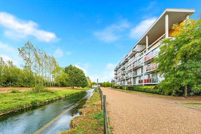 2 Bedroom Flat For Sale In Fyfe House, New River Village, Hornsey, N8