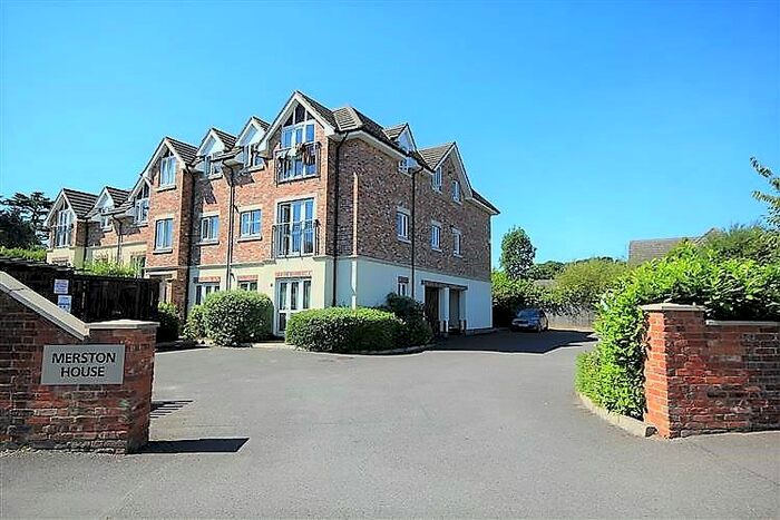 2 Bedroom Flat To Rent In Merston House, Buckingham Drive, Emmer Green, Berkshire, RG4