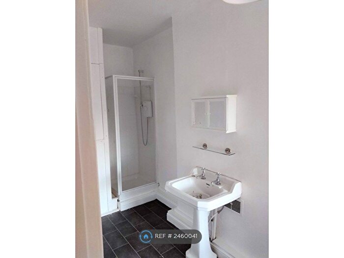 1 Bedroom Flat To Rent In Wellington Road, Eccles, Manchester, M30