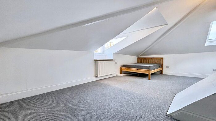 3 Bedroom Flat To Rent In Ashley Hill, Bristol, BS7