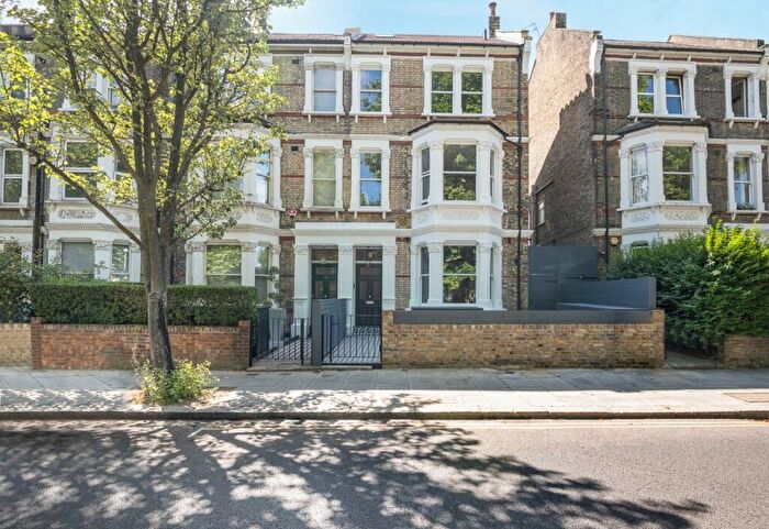 3 Bedroom Apartment To Rent In Harvist Road, Queen's Park, London, NW6