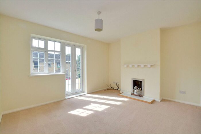 3 Bedroom Flat To Rent In Crown Court, Horn Park Lane, Lee, London, SE12