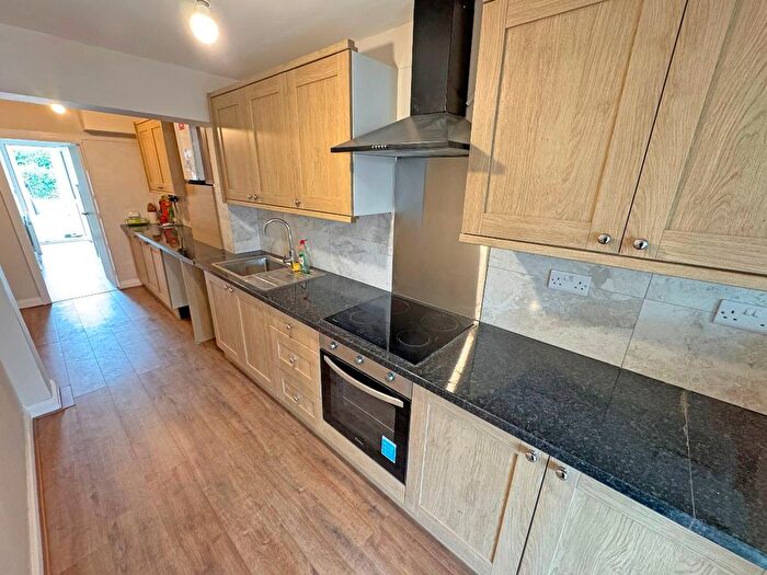 3 Bedroom Semi-Detached House To Rent In Hounslow West, TW4