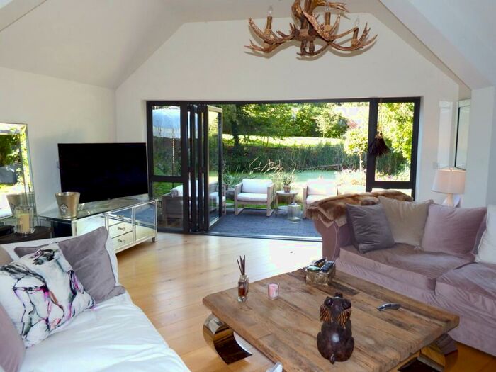 3 Bedroom Semi-Detached House For Sale In Dunwich Farm, Stevenage, Hertfordshire, SG1