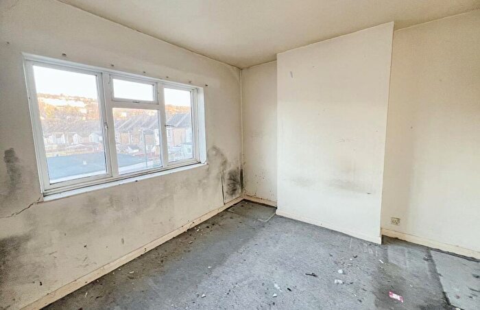 3 Bedroom Terraced House For Sale In Chamberlain Road, Chatham, Kent, ME4
