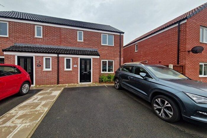 3 Bedroom Semi-Detached House To Rent In First Oak Drive, Mansfield, NG21